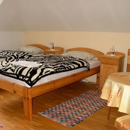 Roza Es Apartmanhaz Aparthotel 3*