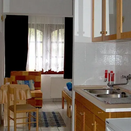 Roza Es Apartmanhaz Aparthotel Esztergom