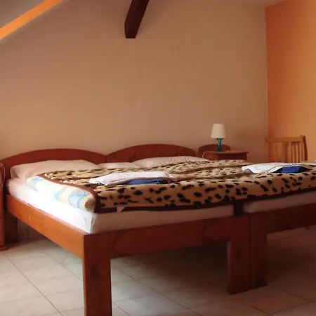 Aparthotel Roza Es Apartmanhaz 3*