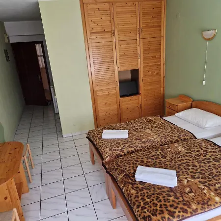 Roza Es Apartmanhaz Aparthotel Esztergom
