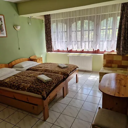 Hotel Roza Es Apartmanhaz