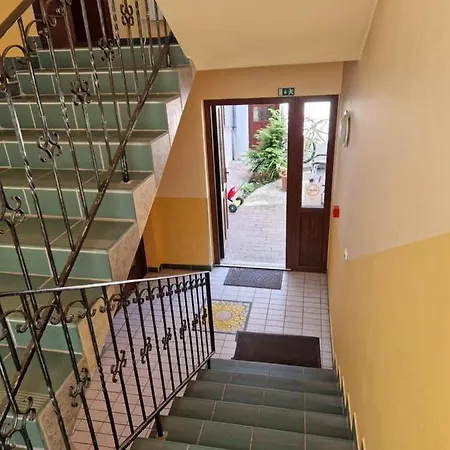Roza Es Apartmanhaz