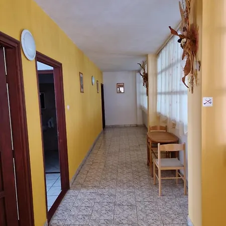 Roza Es Apartmanhaz Aparthotel 3*