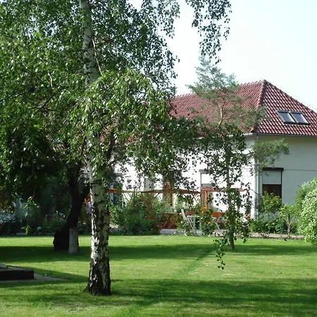 Roza Es Apartmanhaz Estergon