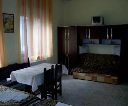 Roza Es Apartmanhaz Esztergom