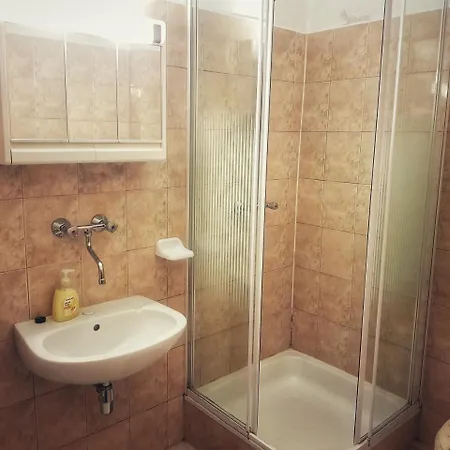 Roza Es Apartmanhaz 3*