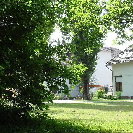 Roza Es Apartmanhaz 3*