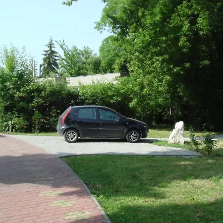 Roza Es Apartmanhaz Hotel 3*