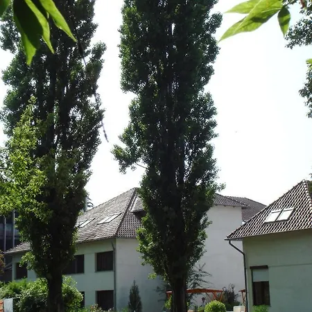 Roza Es Apartmanhaz 3* Esztergom