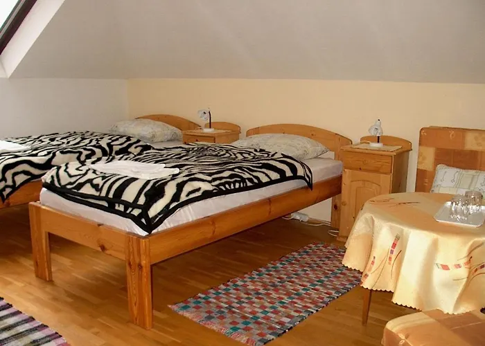 Roza Es Apartmanhaz Hotel 3*