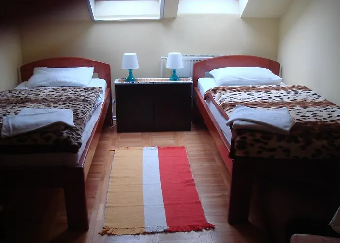 Roza Es Apartmanhaz Hotel 3*