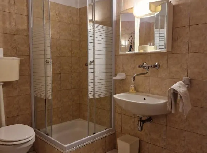 Roza Es Apartmanhaz 3*