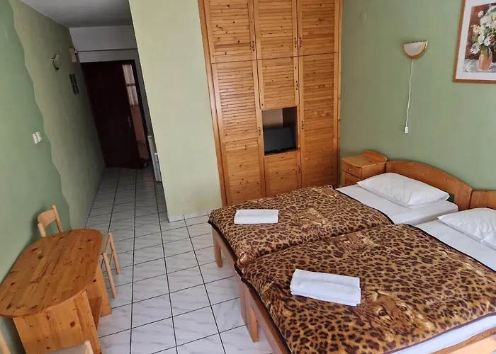 Roza Es Apartmanhaz Hotel Esztergom