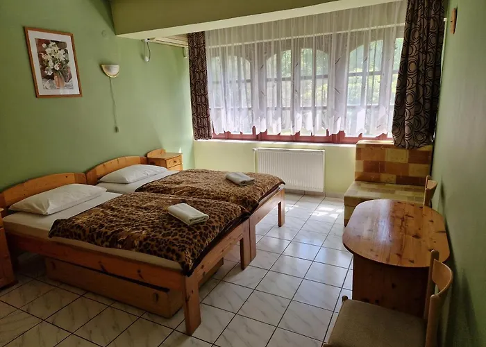 Hotel Roza Es Apartmanhaz