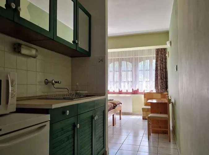 Hotel Roza Es Apartmanhaz