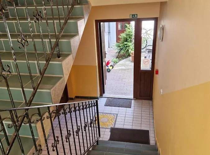 Roza Es Apartmanhaz