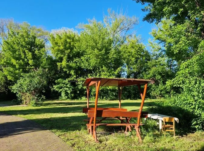 Roza Es Apartmanhaz Esztergom