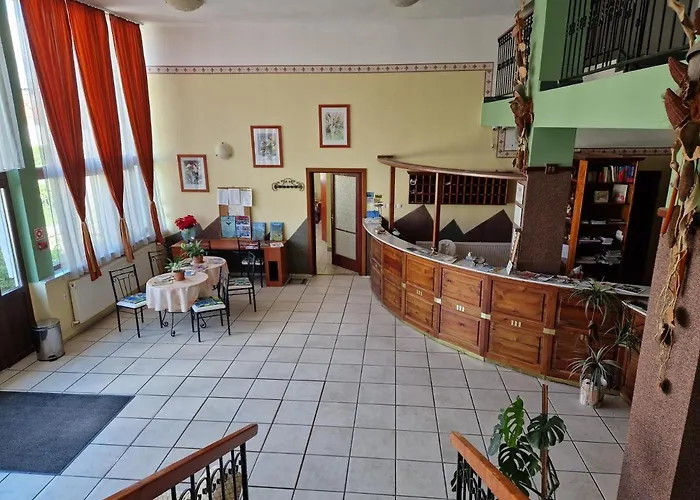 Roza Es Apartmanhaz
