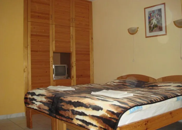 Roza Es Apartmanhaz Hotel Esztergom