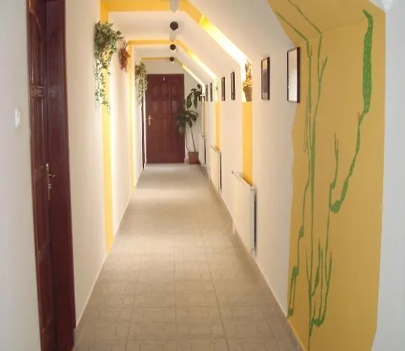 Roza Es Apartmanhaz Otel