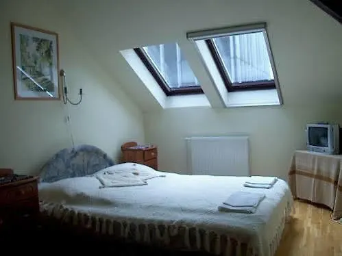 Roza Es Apartmanhaz