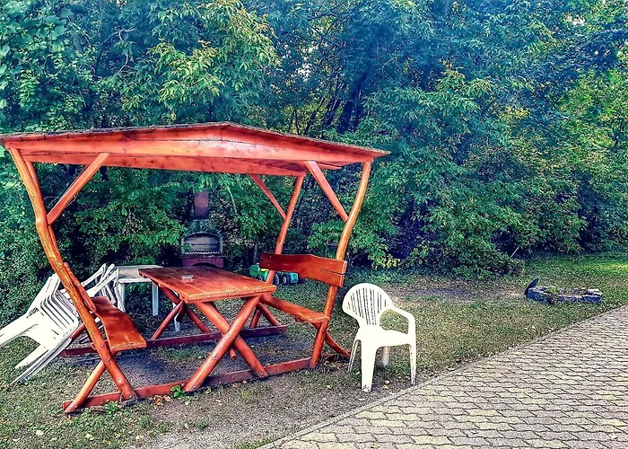 Roza Es Apartmanhaz Otel 3*
