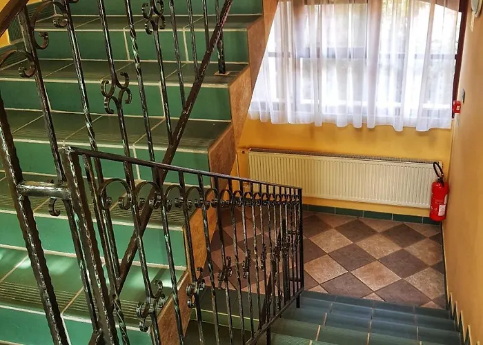 Hotel Roza Es Apartmanhaz 3*