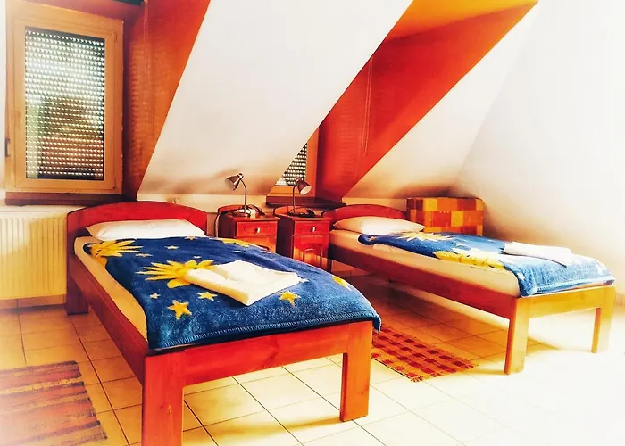Roza Es Apartmanhaz Otel Estergon