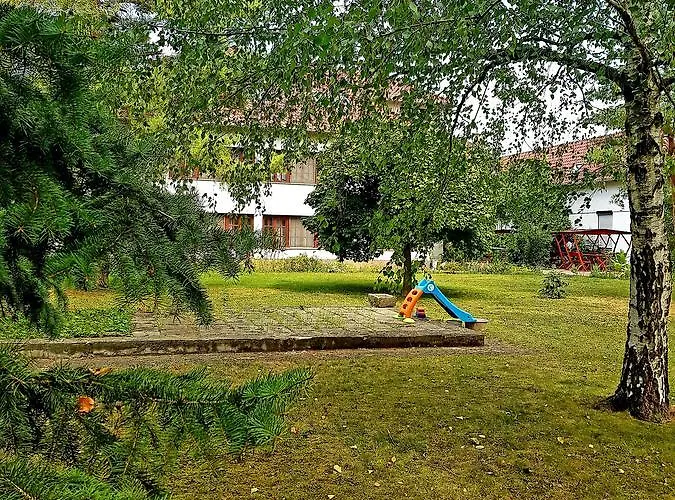 Roza Es Apartmanhaz 3* Ostřihom