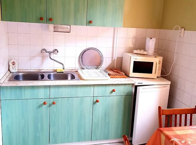 Roza Es Apartmanhaz 3* Estergon
