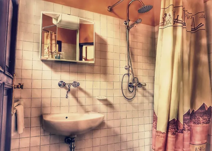 Otel Roza Es Apartmanhaz Estergon