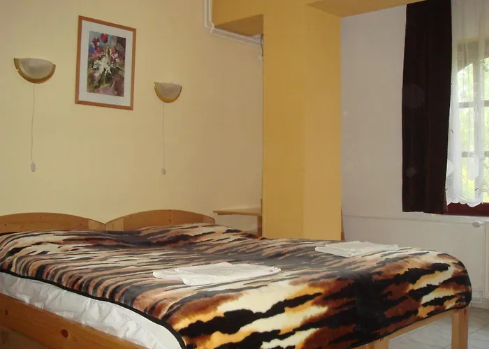 Roza Es Apartmanhaz 3* Ostřihom