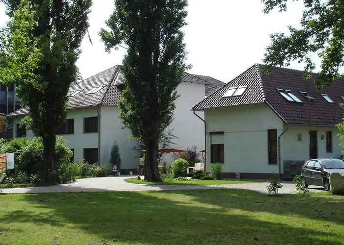 Hotel Roza Es Apartmanhaz 3*