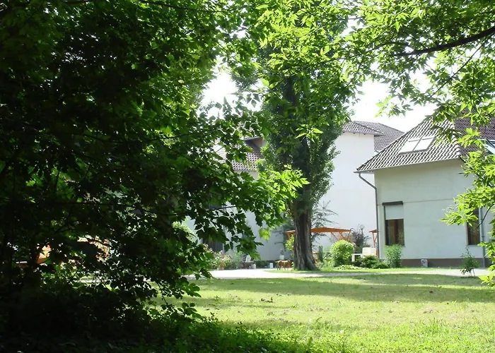 Roza Es Apartmanhaz 3*