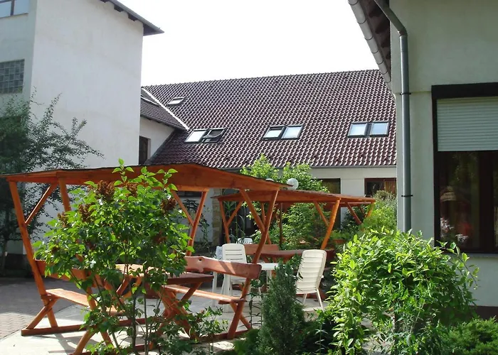 Roza Es Apartmanhaz Ostřihom