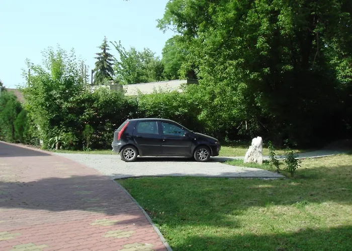 Roza Es Apartmanhaz Hotel 3*